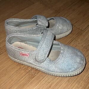 Silver Cienta Mary Jane’s - size 9.5